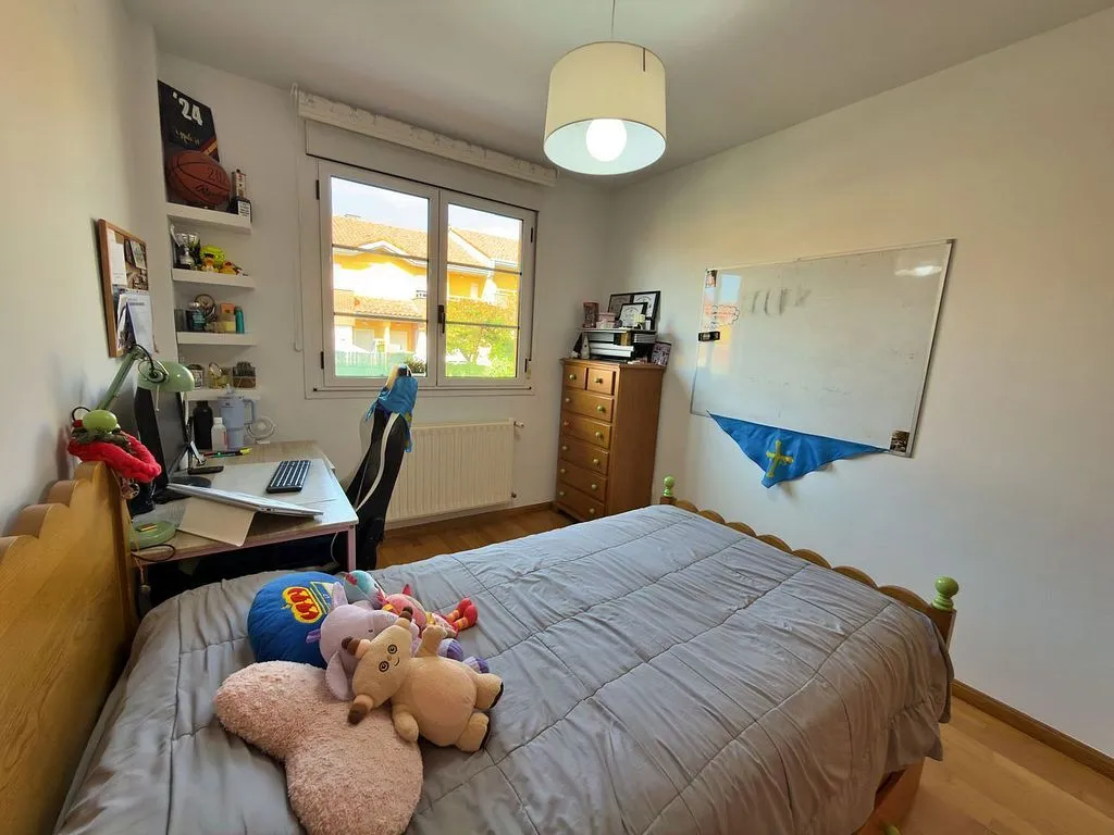 Chambres - Semi-Detached House with Pool in Llanera