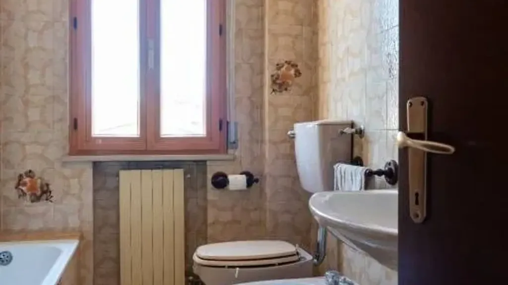 Bathrooms - Apartment with Recent Renovations in Finale Emilia