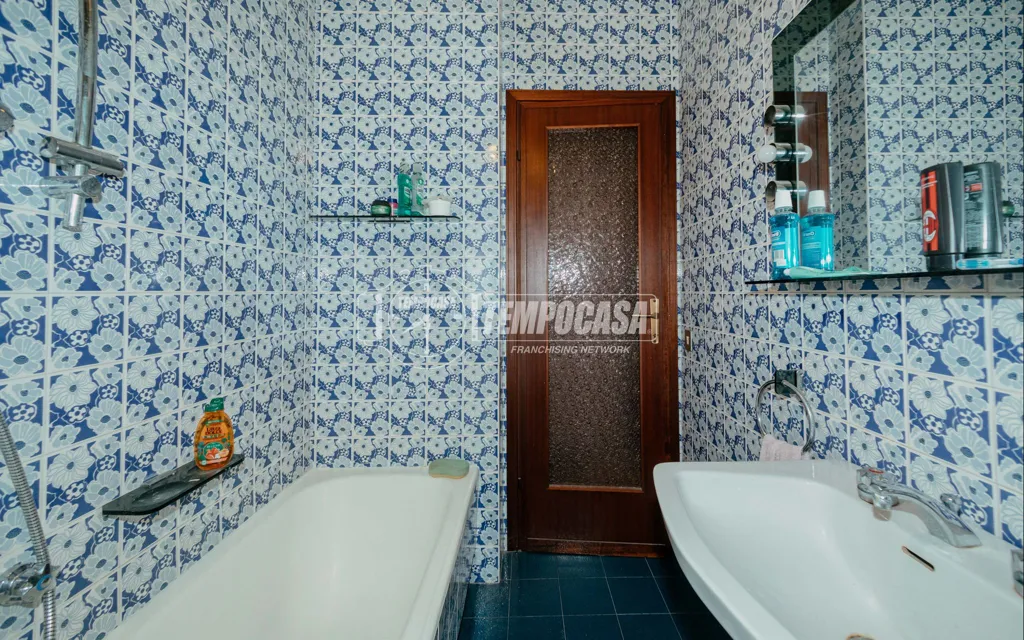 Salles de bain - Renovated Apartment with Balconies in Vigevano