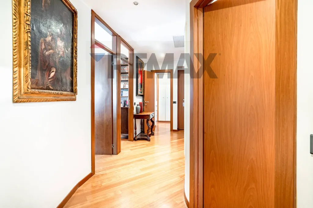 Esik - Liberty Style Apartment with Historic Elevator in Milan