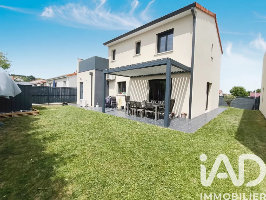Jardin - Villa neuve avec terrasse à Riom