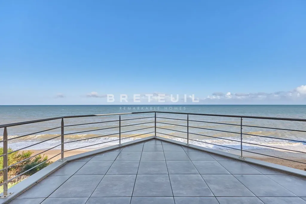 Balcon - Propriété Contemporaine avec Vue Mer à Benerville-sur-Mer
