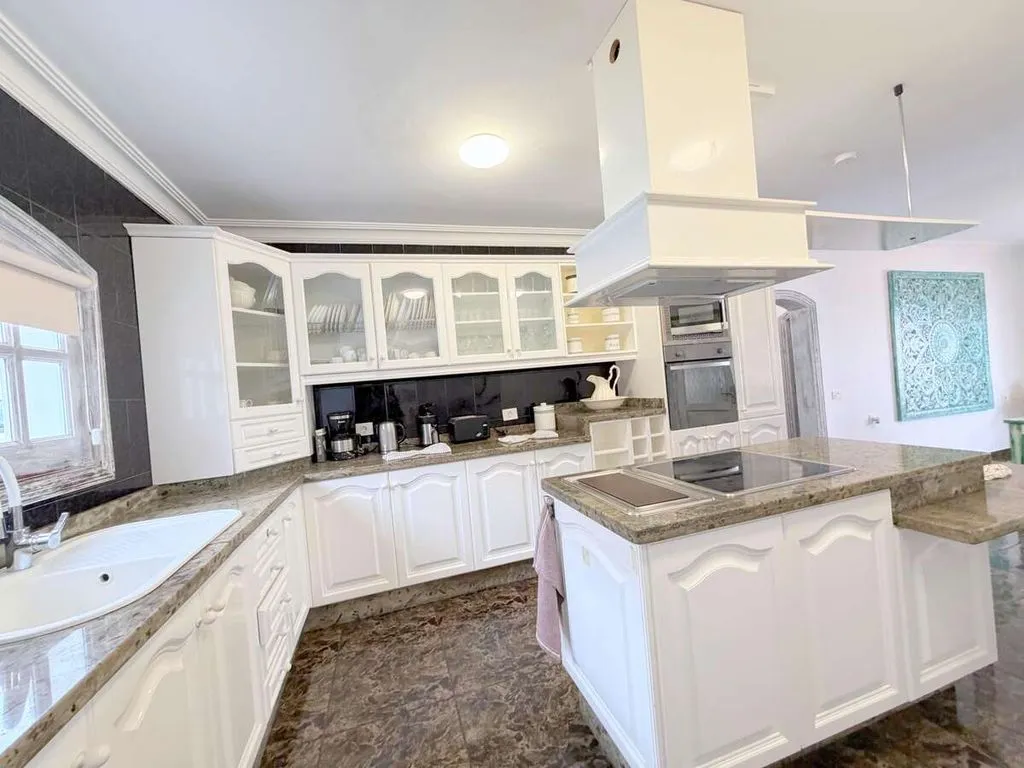 Cuisine - Luxury Villa with Sea View in La Asomada