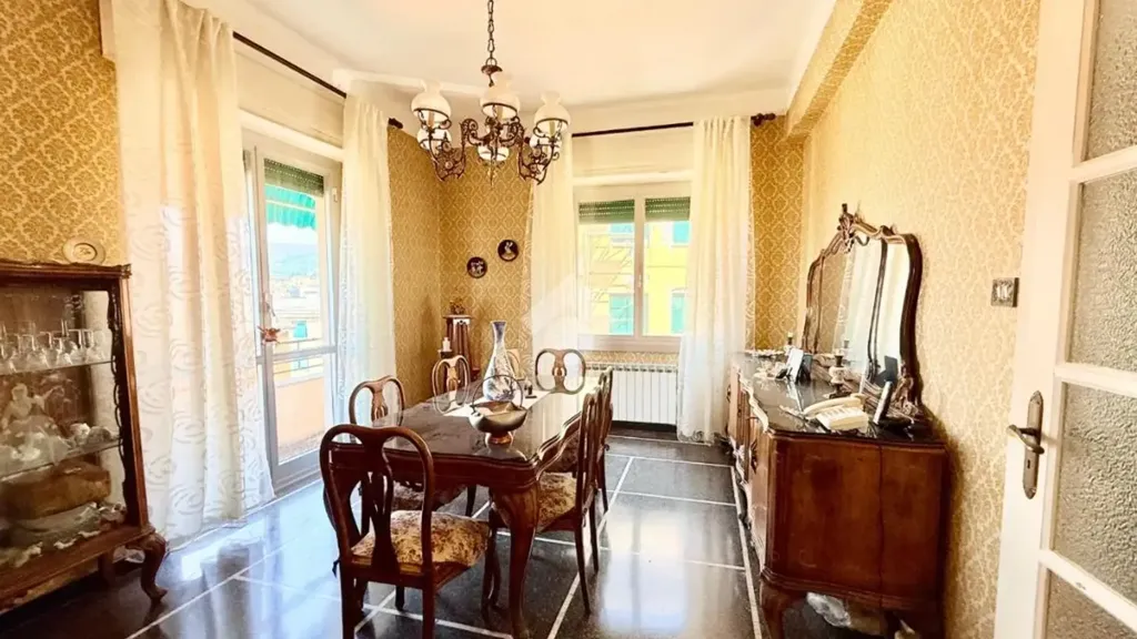 Salle à manger - Apartment with Sea View in Genoa