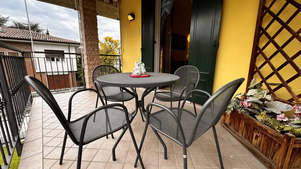 Terrass - Charming Triplex with Panoramic Terrace in Lazise