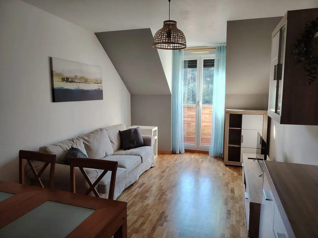 Elutuba - Modern Penthouse with Balcony in Sama de Langreo