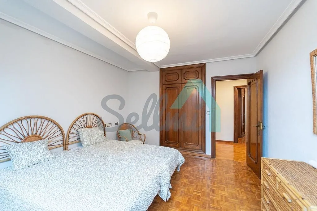Magamistoad - Furnished Flat with West View in Oviedo