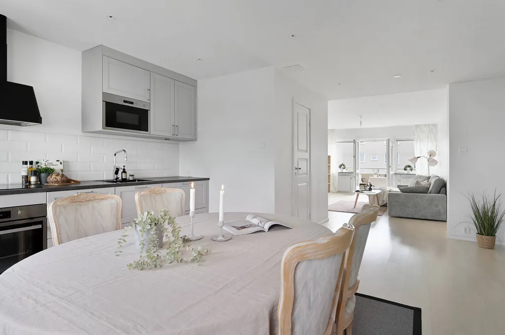 Dining Room - Modern Apartment with South-Facing Balcony in Huddinge