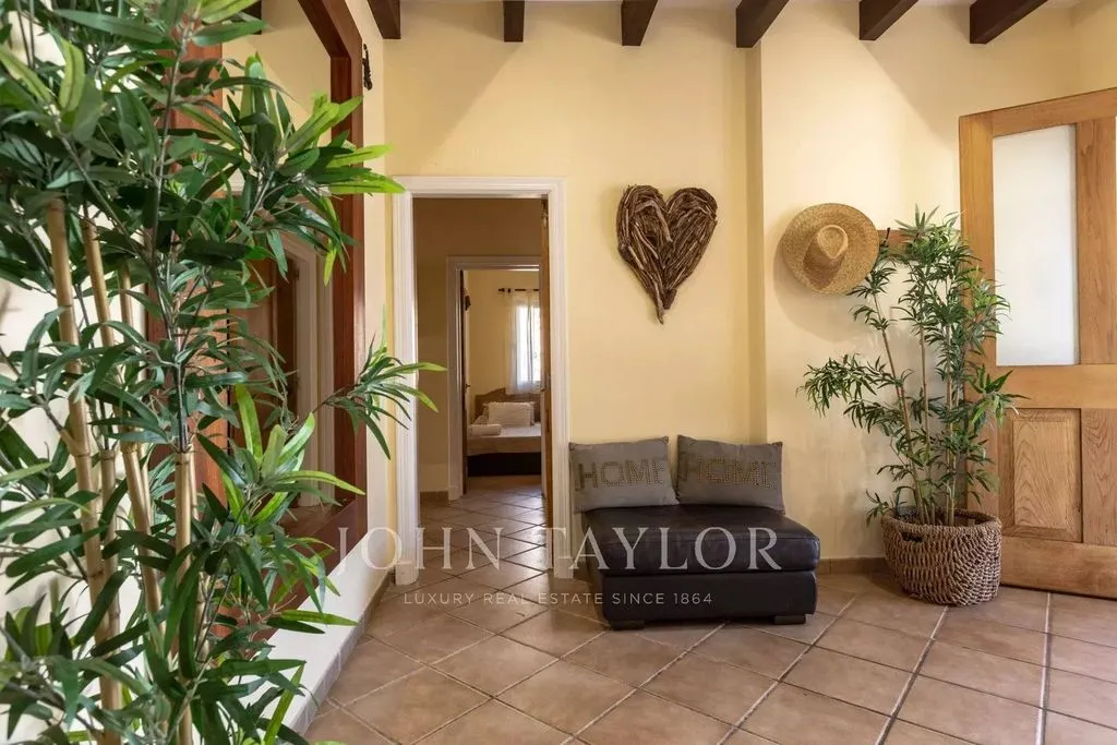 Entrée - Luxury Villa with Private Pool in Binibèquer Vell