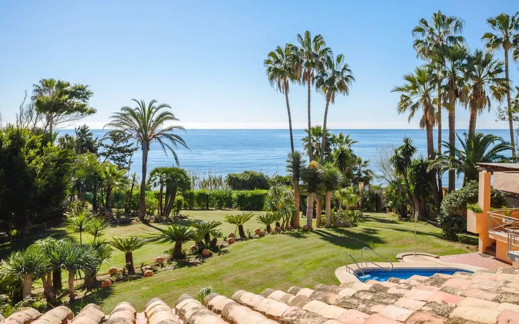 Jardin - Beachfront Villa with Pool in Estepona