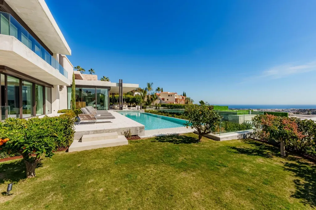Bassein - Detached Villa with Infinity Pool in Benahavís