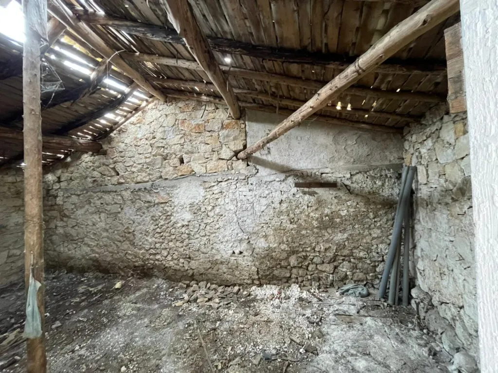 Pièces - Maisonette in Sinarades, Corfu, Needs Renovation