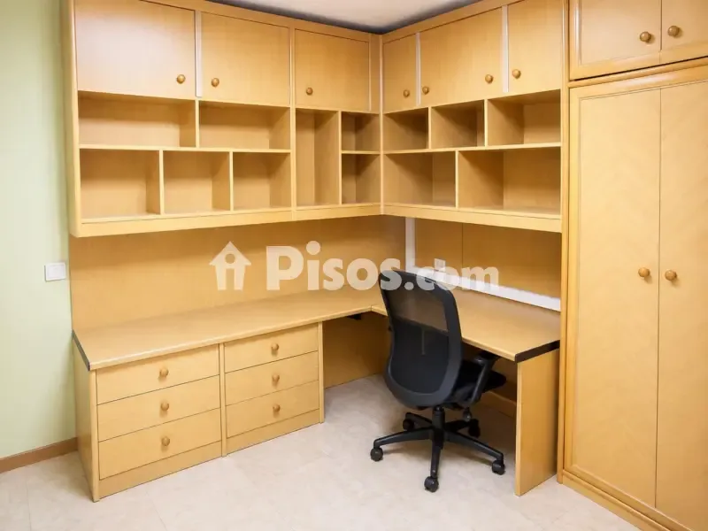 Kabinet - Spacious 4-Bedroom Flat in Teatinos