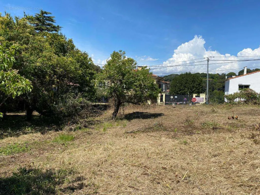 Aed - Buildable Plot with Views in Cannes