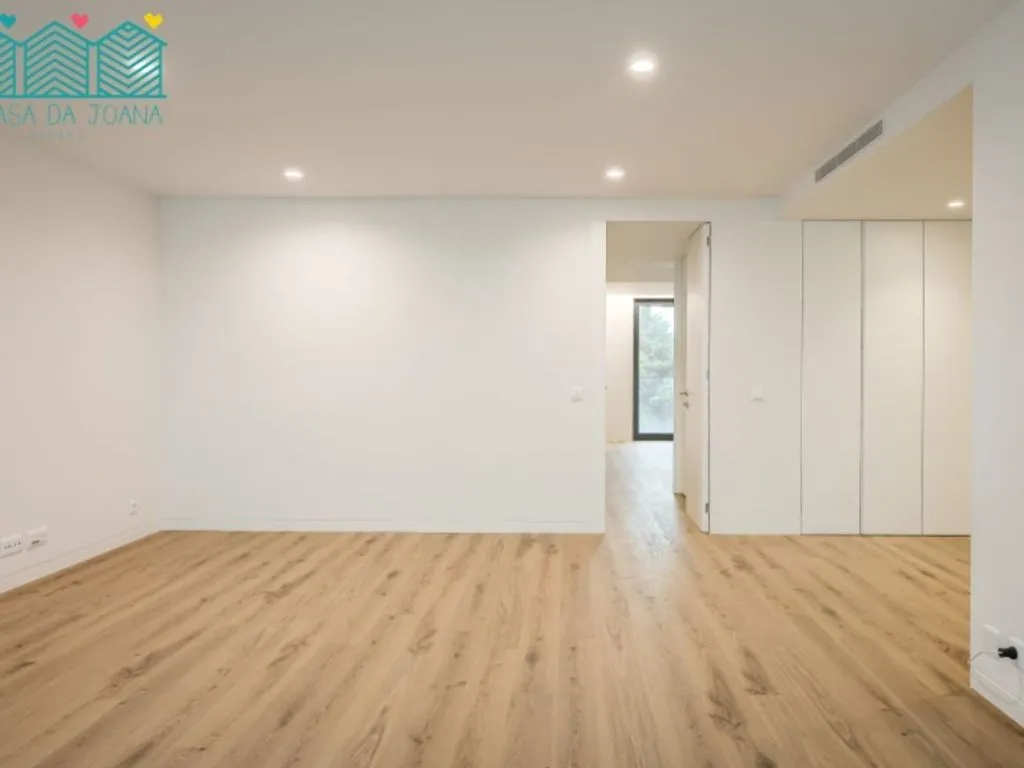 Pièces - Luxury 3-Bedroom Apartment in Aveiro