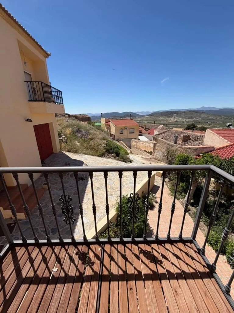 Balcon - 3-Bedroom House with Mountain Views in Oria