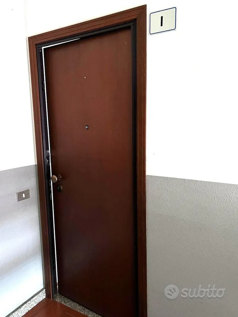 Entrée - Bright Flat with Balcony in Tromello Centre