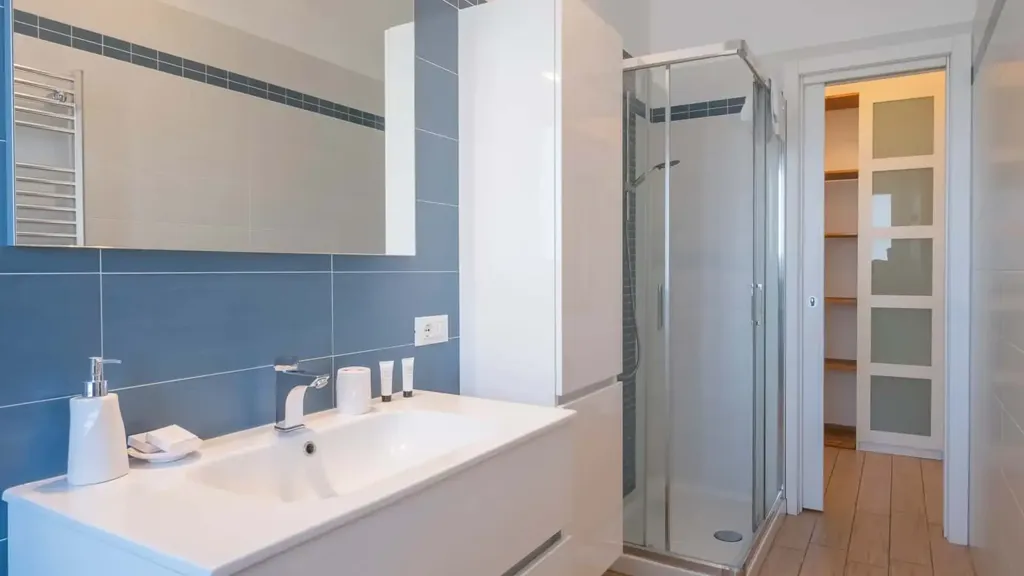 Salles de bain - Modern Studio with Metro Access in Milan