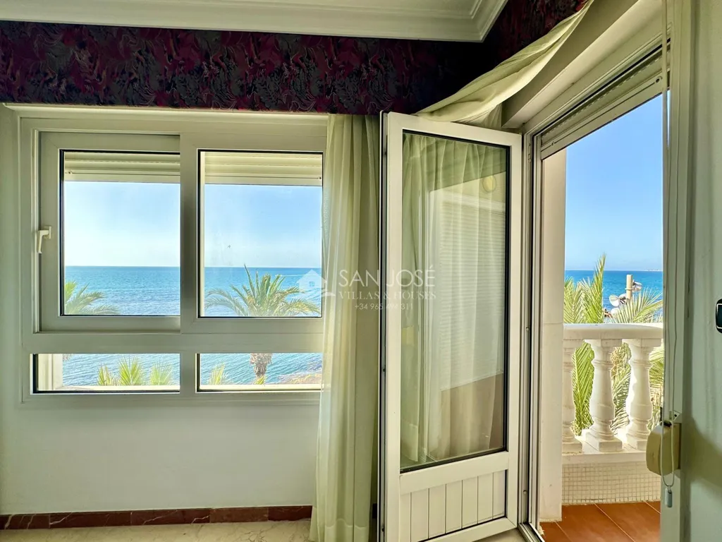 Balcony - Seafront Apartment with Balcony in Torrevieja
