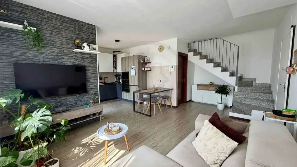 Elutuba - Luxury Triplex with Terraces in Mariano Comense