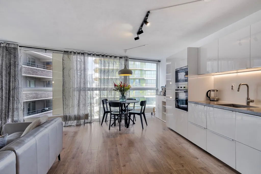 Cuisine - 2-Bedroom Apartment with Balcony in Rotterdam