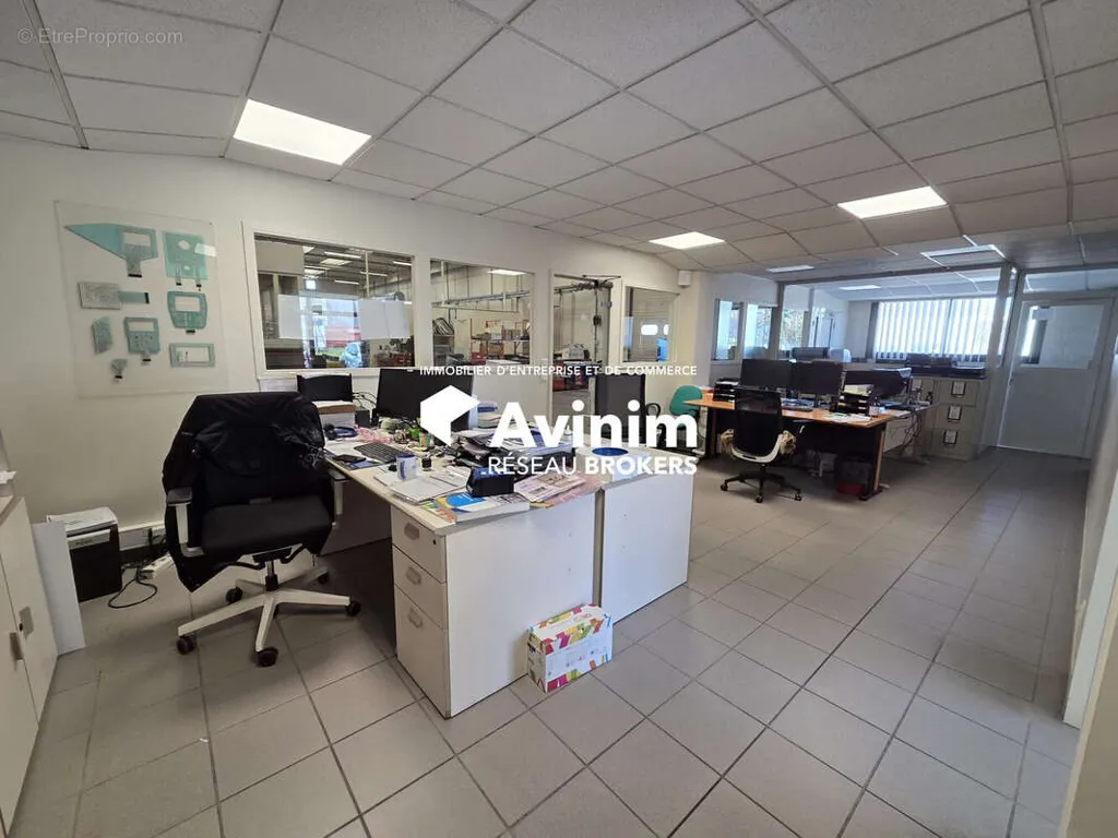 Studio - Industrial Unit with Reserve Land in Seynod
