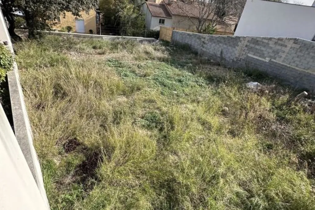 Aed - Viabilised Plot with Woodland in Frontignan