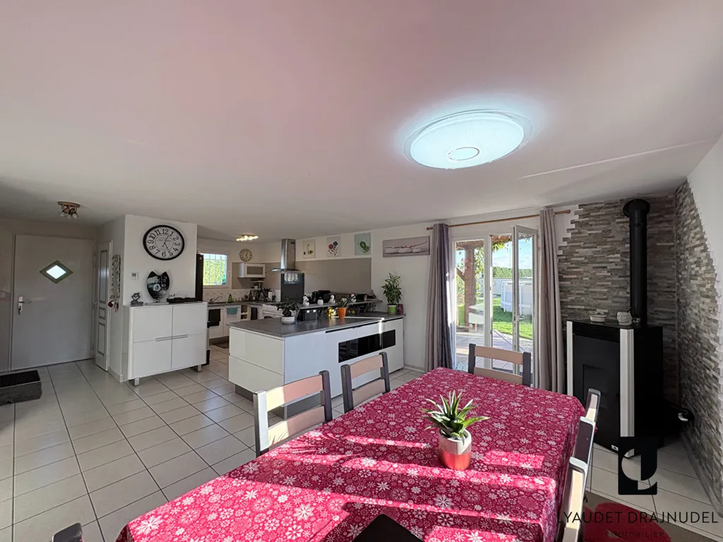 Salle à manger - Maison avec Jardin Paysagé et Piscine à Renaison