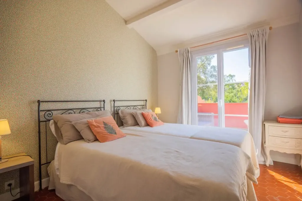 Magamistoad - Charming Villa with Pool in Secure Domain