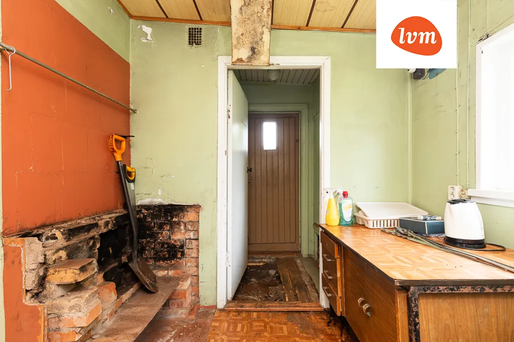 Rooms - Property for Complete Renewal in Meistri