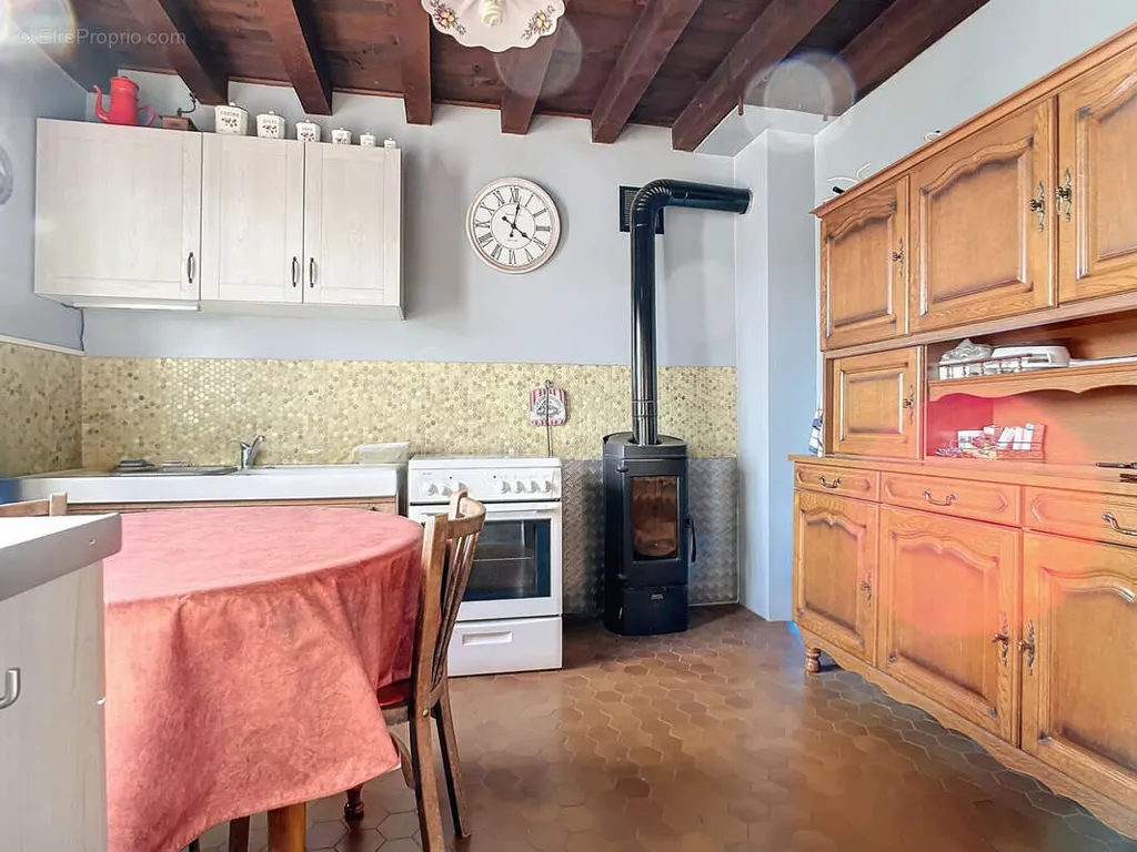 Kitchen - 6-room house in Viels-Maisons