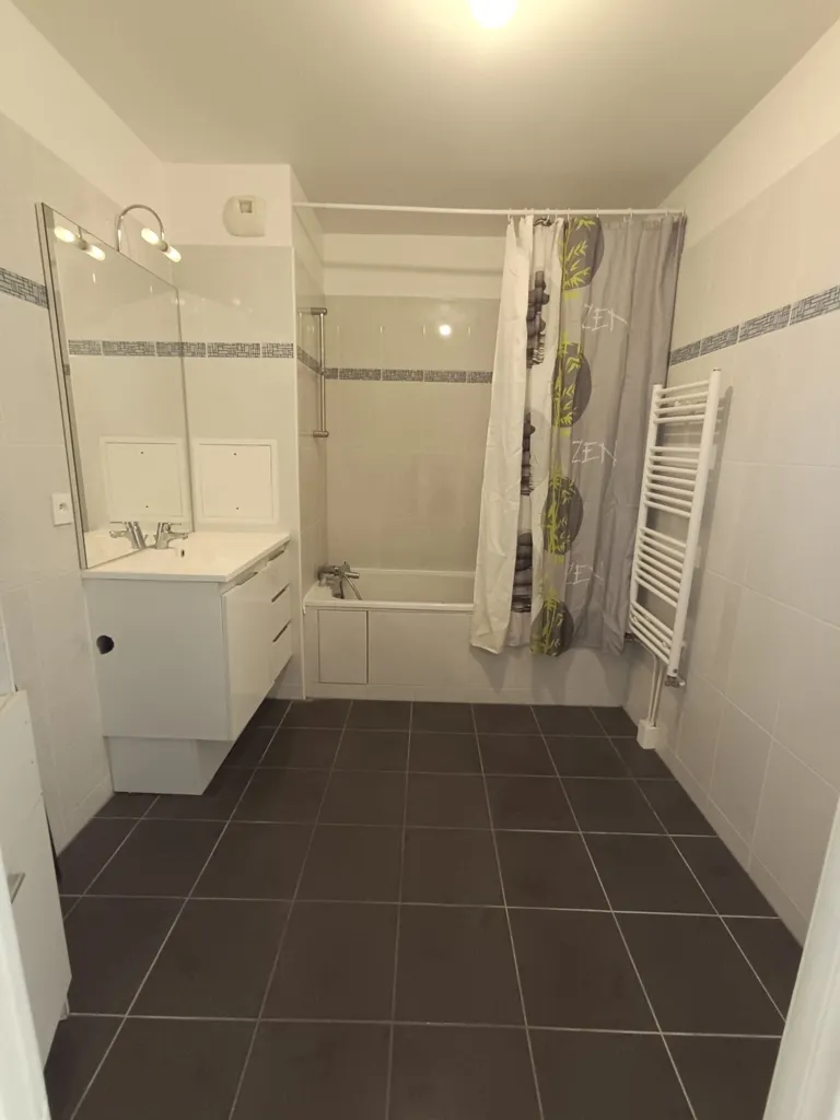Vannitoad - 3-Bed Apartment with Terrace in Rapie