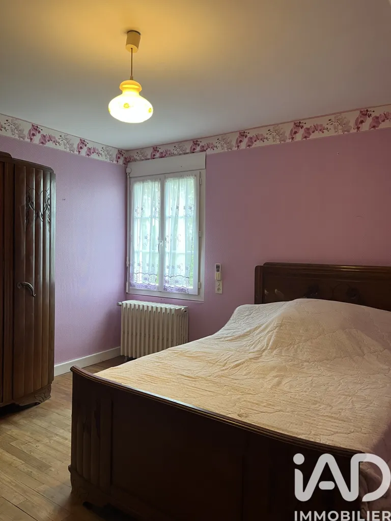 Chambres - Maison avec Dépendances et Terrain à Ayen