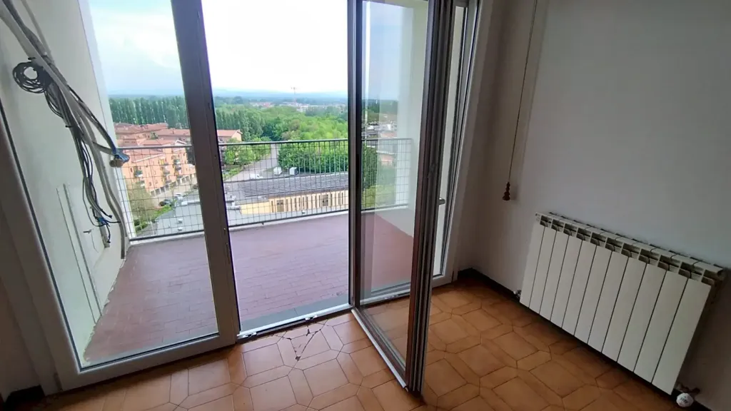 Balcon - Spacious Apartment with Balcony in Modena