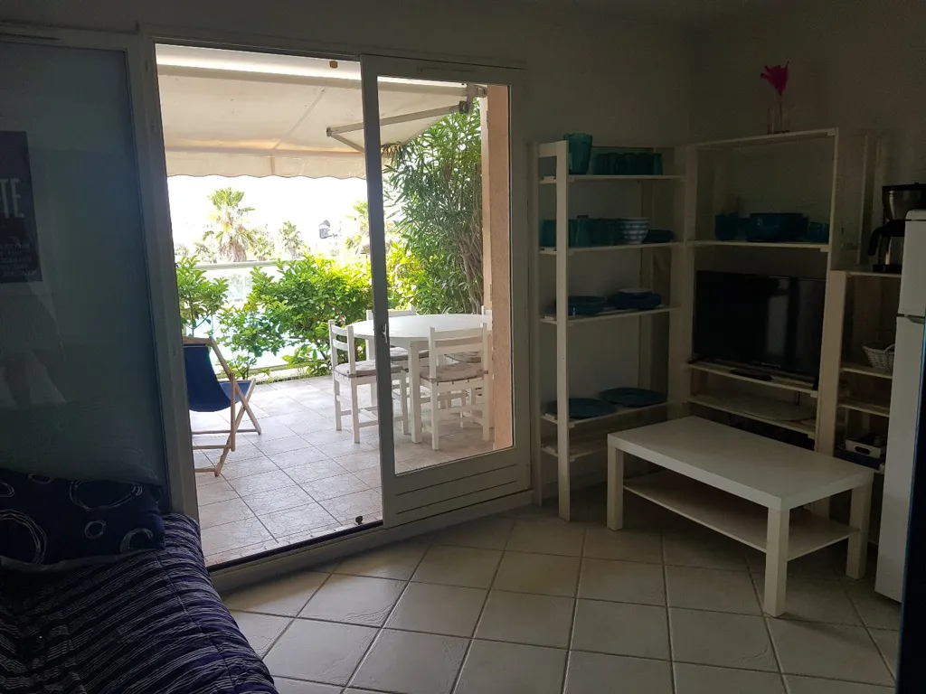 Séjour - Appartement 2 Pièces avec Piscine à Sète
