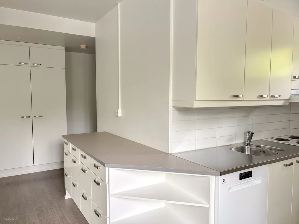 Cucina - Spacious Apartment with Balcony in Länsimäki, Vantaa