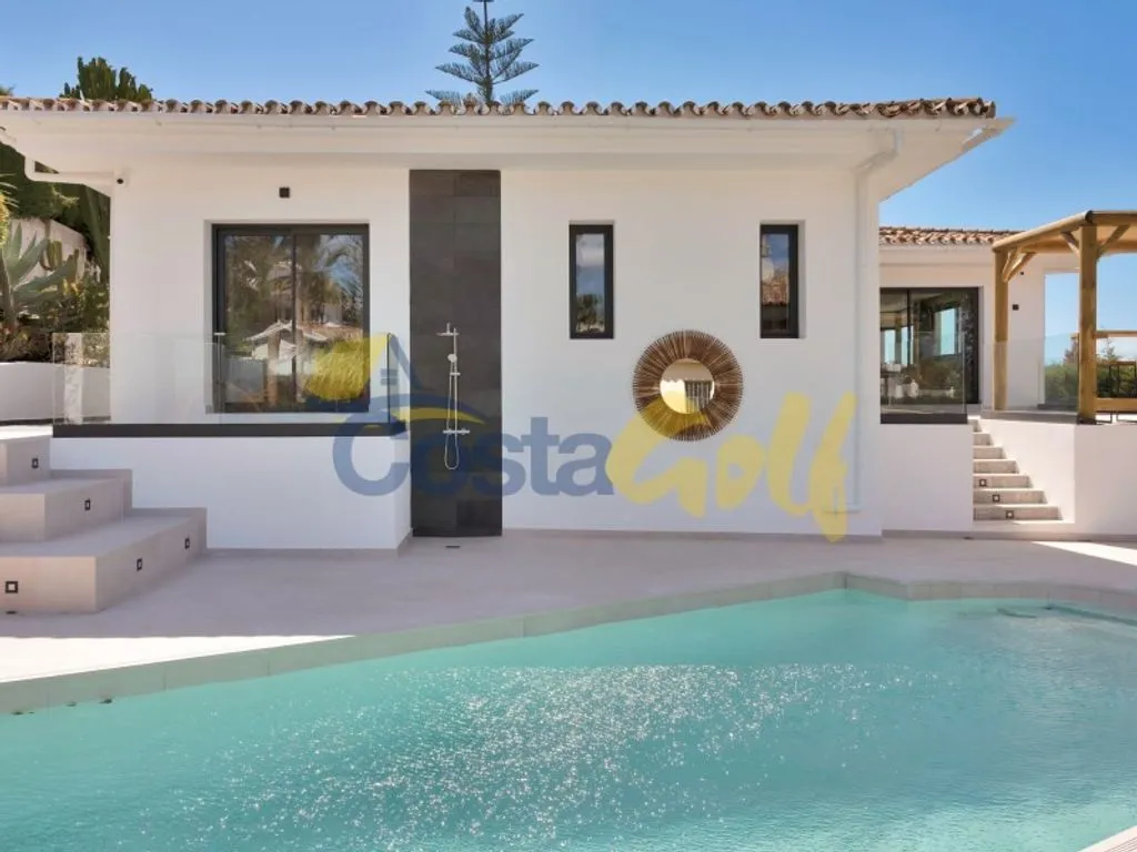 Piscine - Luxury Villa with Pool in Elviria, Marbella