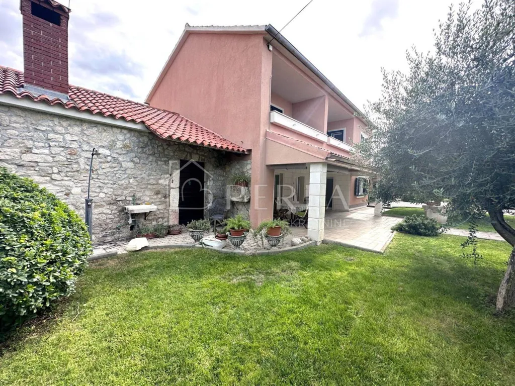 Giardino - Charming Townhouse with Garden in Nin