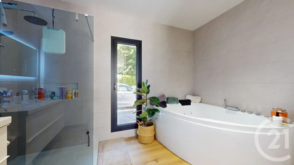 Salles de bain - Maison Contemporaine avec Piscine à Orthevielle