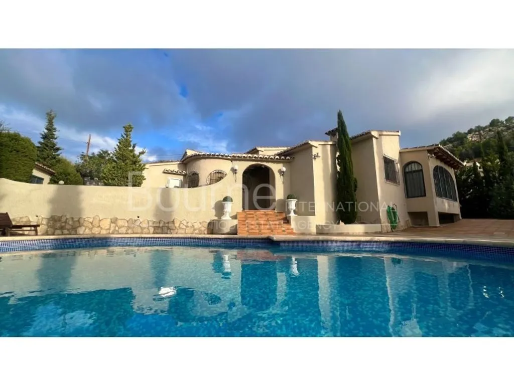 Piscine - Luxury Villa with Private Pool in Benitachell
