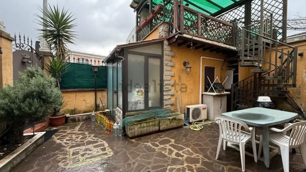 Terrasse - Triplex with Private Garden in Scandicci