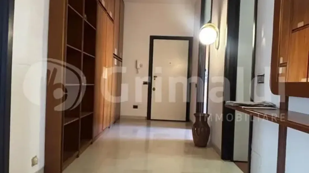 Esik - Apartment with Triple Aspect in Abbiategrasso