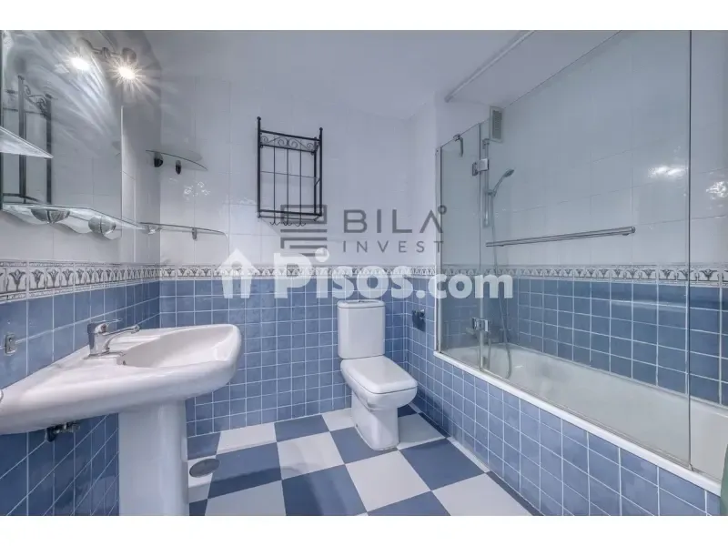 Bathrooms - Apartment with Private Garage in Marbella Reserve