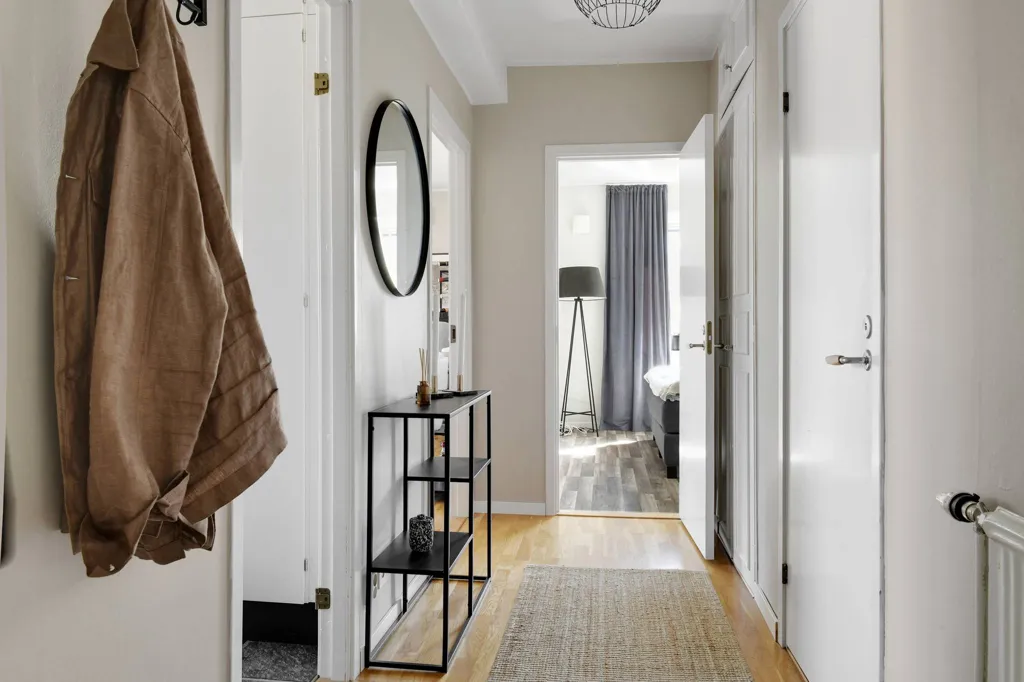 Hallway - Two-Bedroom Flat with Balcony in Falköping