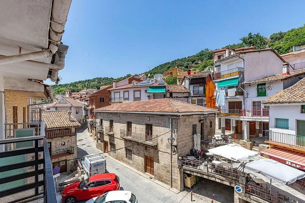 Välivaade - Traditional Townhouse with Terrace in Pedro Bernardo