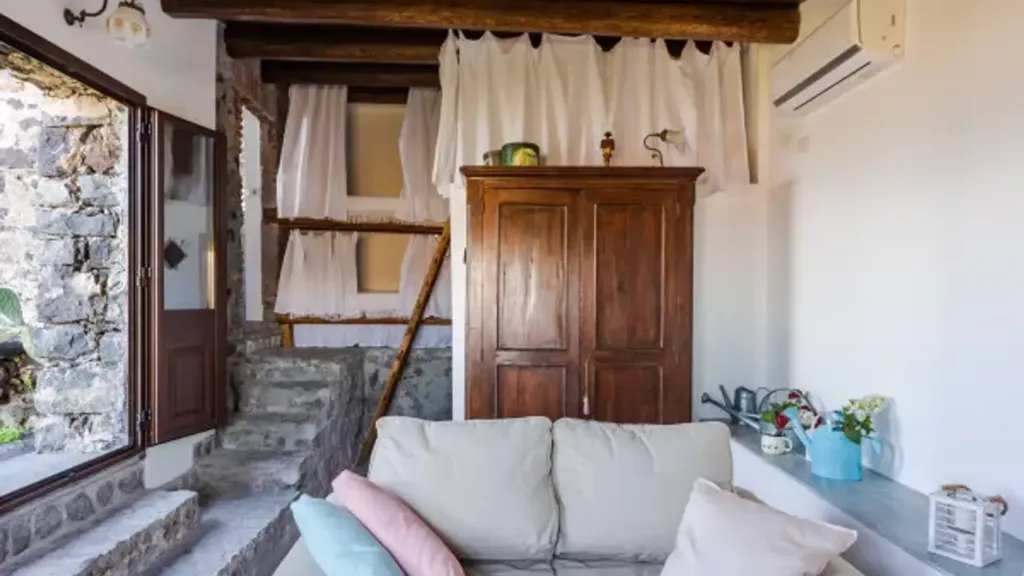 Living Room - Rustic Cottage with Sea View in Acireale