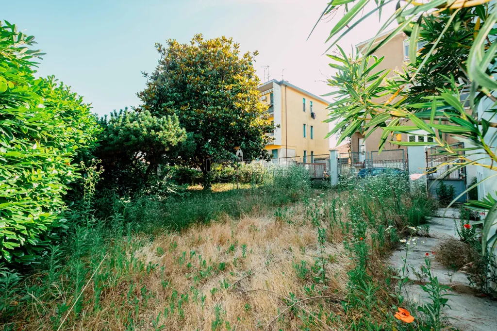Aed - Two-Bedroom House with Garden in Vigevano Centre