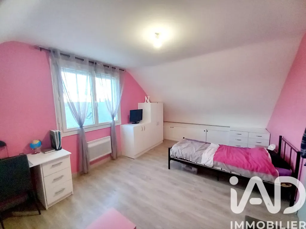 Chambres - Maison avec Terrasse et Jardin à Authon-Du-Perche