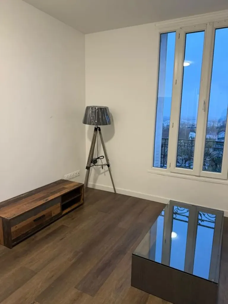 Elutuba - Studio with Kitchen in Puteaux