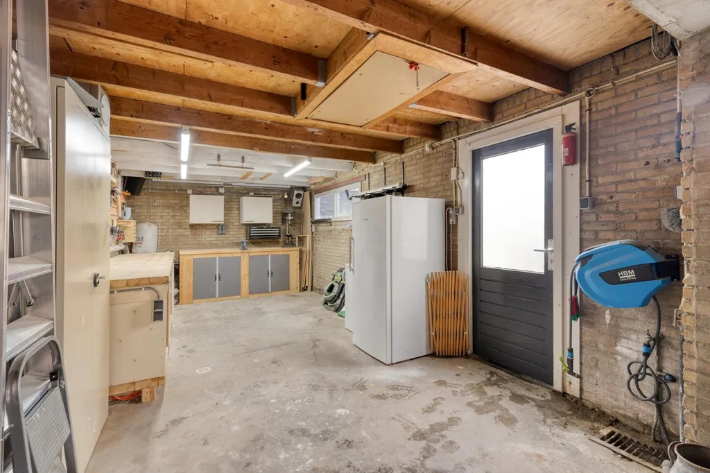 Garage - 2/1 Cap House with Double Garage in Wouw